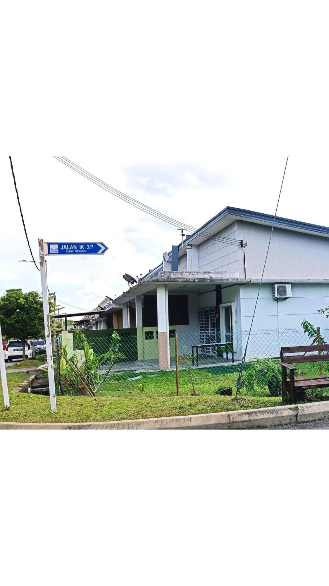 Homestay Lestari Klia Sepang Exterior foto